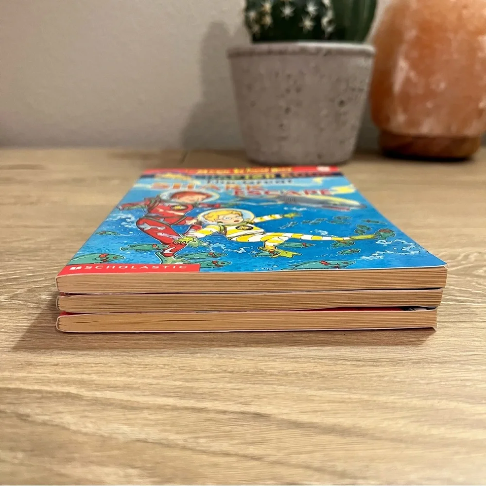 Magic School Bus Chapter Books‎ Lot of 3 | Space, Sharks, Whales Scholastic STEM